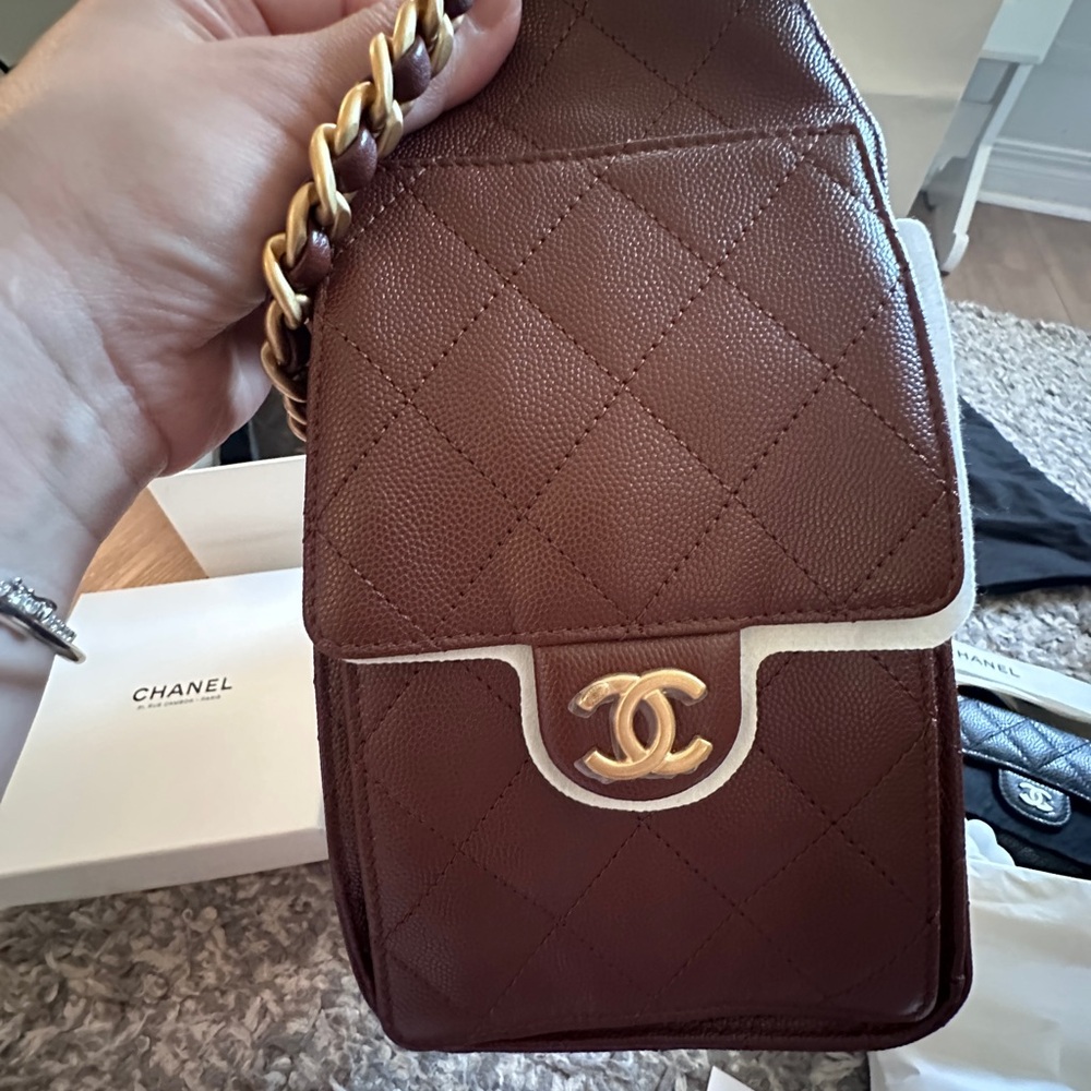 ❌SOLD❌Chanel 25 Small Handbag S25 Brown Grained Calfskin – Fresh from Boutique - Picture 11 of 16